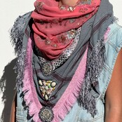 Scarf  Limited Izuskan model  Madam de Rosa