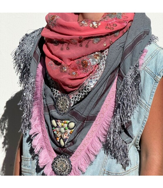 Sjaal limited Izuskan model Madam de Rosa