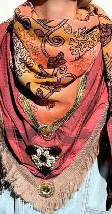 Limited scarf Madame de Rosa