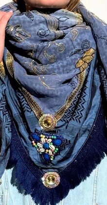 Limited scarf Madame de Rosa