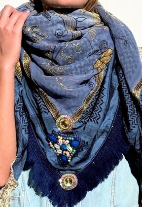 Limited scarf Madame de Rosa