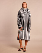 Izuskan large scarf woven in two colour jacquard