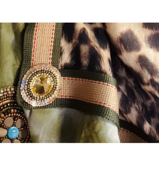 Sjaal in beperkte oplage, model Leopard