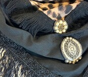 Sjaal in beperkte oplage, model Leopard