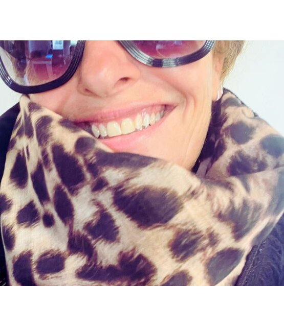 Sjaal in beperkte oplage, model Leopard