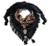 Sjaal in beperkte oplage, model Leopard