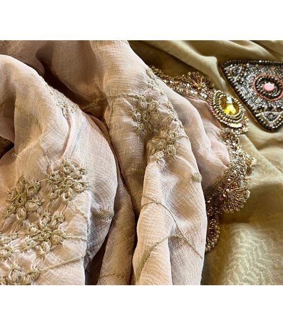 Pañuelo Izuskan modelo Madame de Rosa