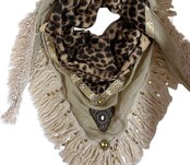 Sjaal in beperkte oplage, model Leopard
