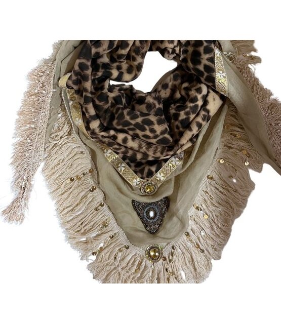 Sjaal in beperkte oplage, model Leopard