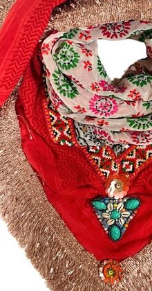 Limited scarf Madame de Rosa