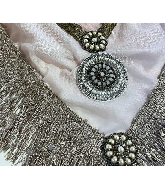 Izuskan scarf  model  Madame de Rosa