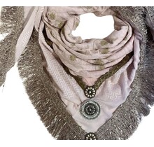 Izuskan scarf  model  Madame de Rosa