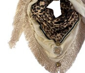Sjaal in beperkte oplage, model Leopard