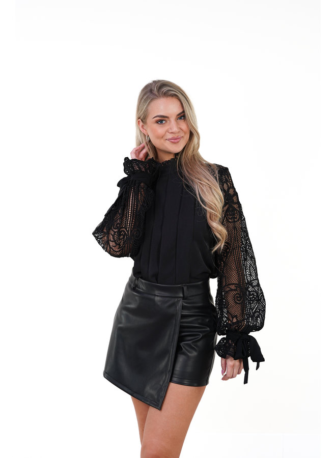 Zwarte blouse met kant en strik
