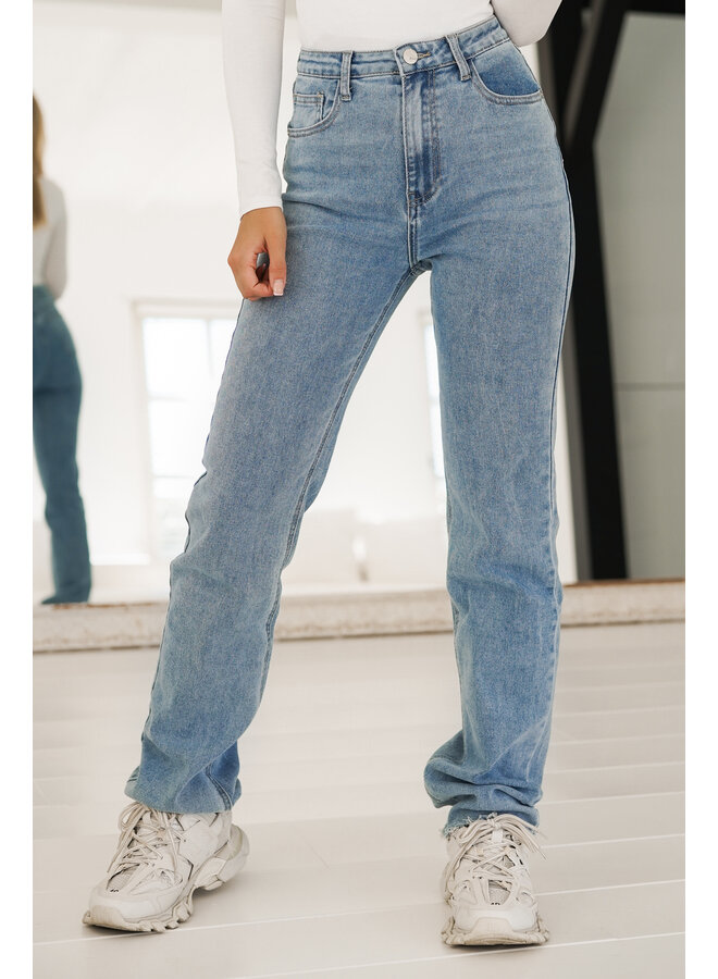 Straight leg jeans met destroyed onderzijde blauw