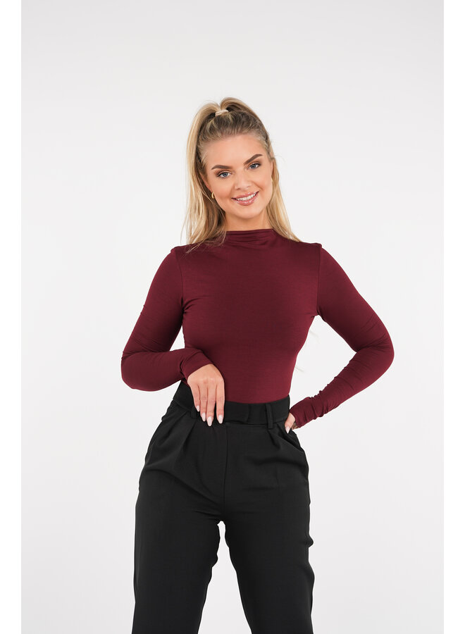 Body met halterkraag gevoerd bordeaux rood