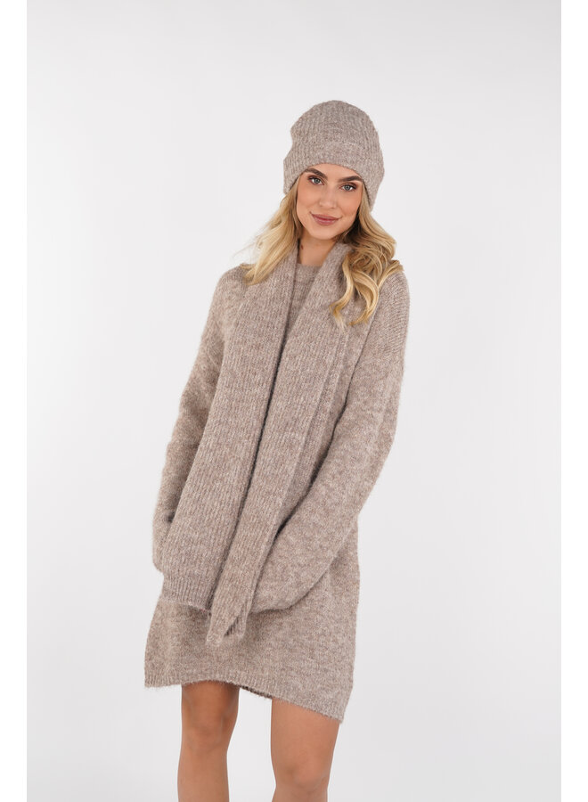 Oversized wollen jurk met muts en sjaal taupe