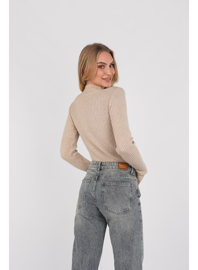 Top met ribstof en turtleneck taupe