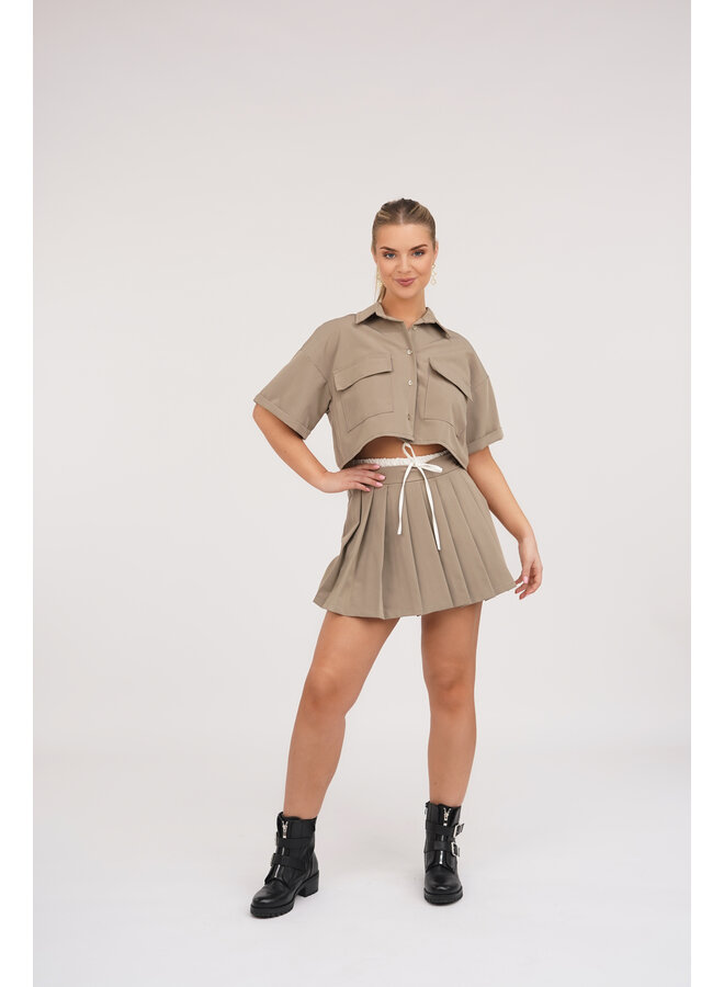 Co ord set taupe skater skirt en crop blouse