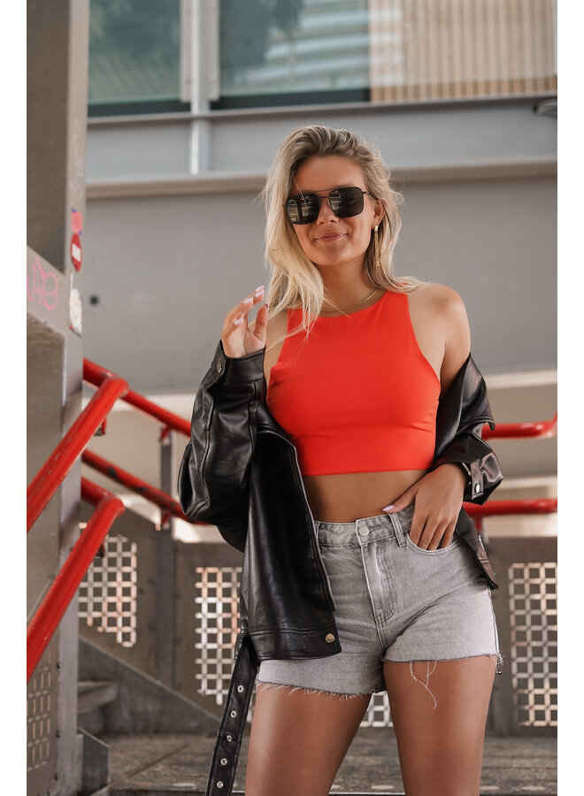 Rode halter crop top