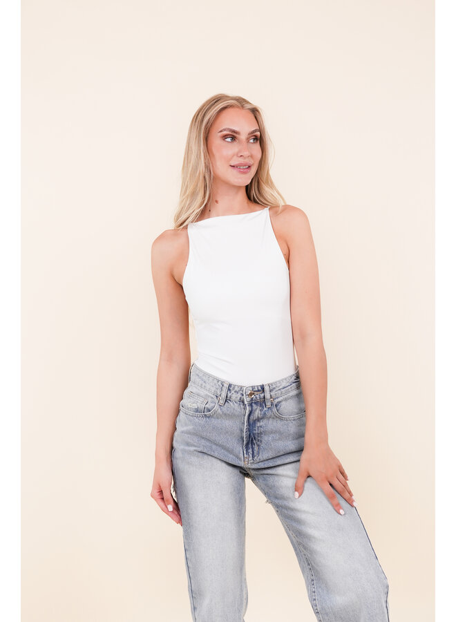 Trendy kleding 2024 vind je in onze Essentials collectie Esuals