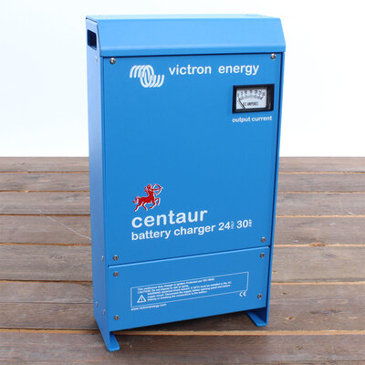 Victron Centaur acculader 24/30 (3) 90-265V AC