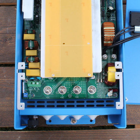 Victron Centaur acculader 24/30 (3) 90-265V AC