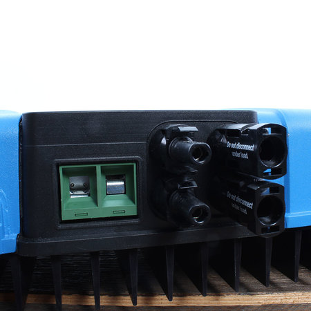Victron BlueSolar MPPT 150/70 - MC4 Solar Laadregelaar
