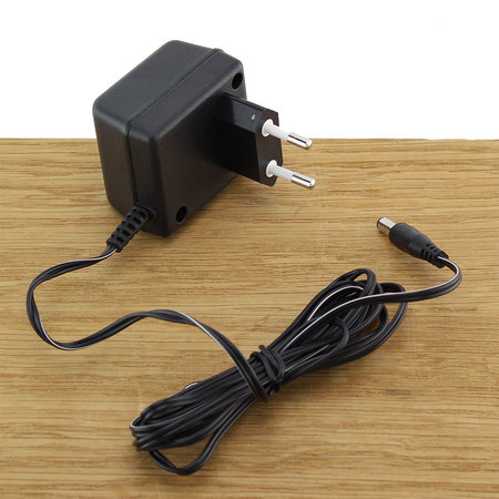 FERM Adapter 6V 0.3A 6W met 5mm plug voor elektrische schroevendraaiers