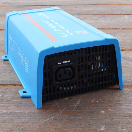 Victron Phoenix 12/375 DC/AC Omvormer - IEC contactdoos