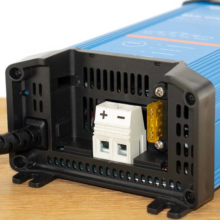 Victron Blue Smart IP22 Acculader 24/12 (1)