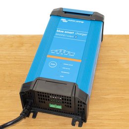 Victron Blue Smart IP22 Acculader 24/8 (1)