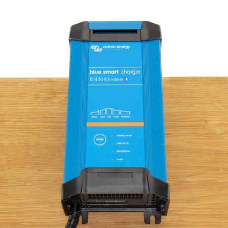 Victron Blue Smart IP22 Acculader 12/20 (3)