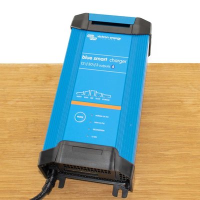 Victron Blue Smart IP22 Acculader 12/20 (3)