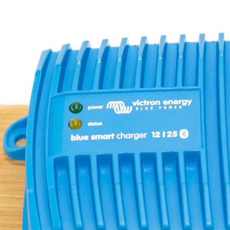 Victron Blue Smart IP67 Acculader 12/25