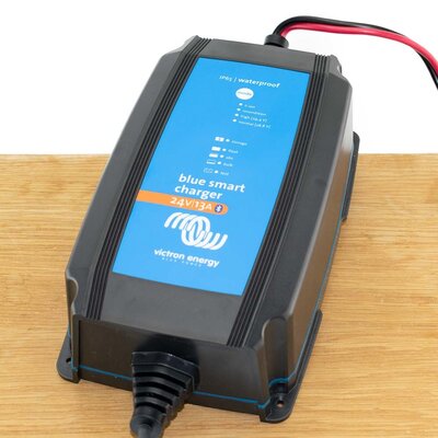 Victron Blue Smart IP65 Acculader 24/13
