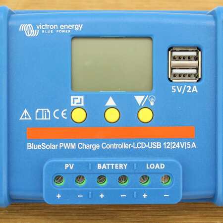 Victron BlueSolar PWM 12/24V-5A LCD - USB