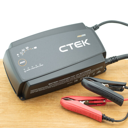 CTEK PRO25S (12V / 25A)