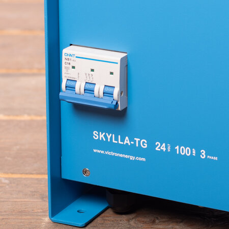 Victron Skylla-TG 24/100 3-phase (1+1)