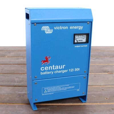 Victron Centaur acculader 12/30 (3) 90-265V AC