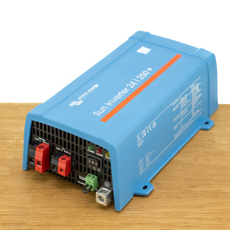 Victron Sun Inverter 24/250-15 IEC