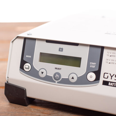 GYS multifunctionele acculader met voeding GYSFLASH 30.24 HF | 6/12/24V | 30/15A