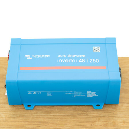 Victron Phoenix 48/250 DC/AC Omvormer
