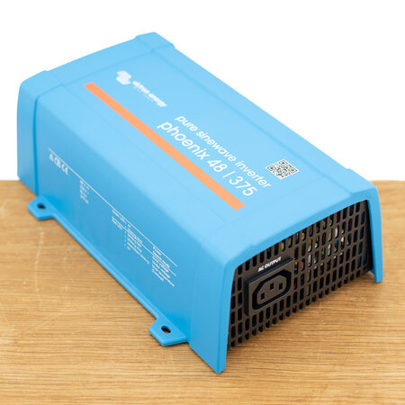 Victron Phoenix 48/375 DC/AC Omvormer - IEC contactdoos