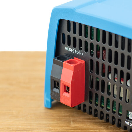 Victron Phoenix 48/375 DC/AC Omvormer - IEC contactdoos