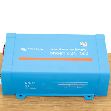 Victron Phoenix 24/500 DC/AC Omvormer - IEC contactdoos