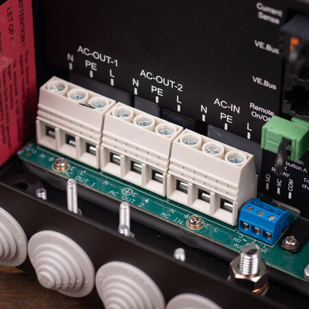 Victron MultiPlus-II 12/3000/120-32