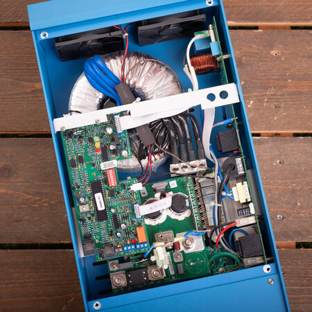 Victron MultiPlus C 12/2000/80-30