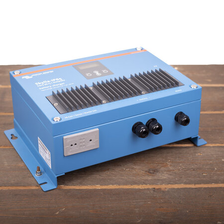 Victron Skylla IP65 24/35 (1+1) 120-240V