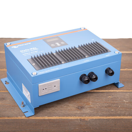 Victron Skylla IP65 12/70 (1+1) 120-240V